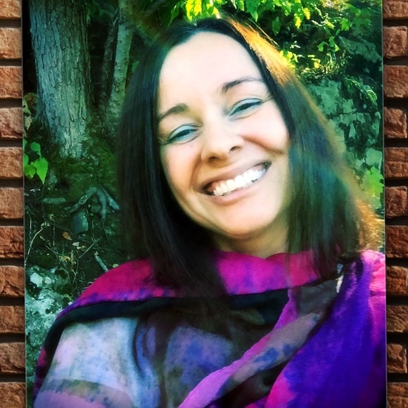 Meet your Posher, Lauren - Picture 3 of 3